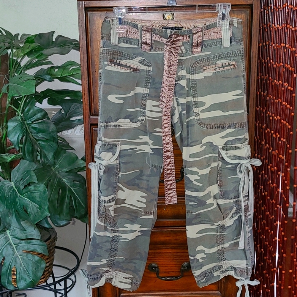 Miss Me Cargo Capri Size S or 26 waist